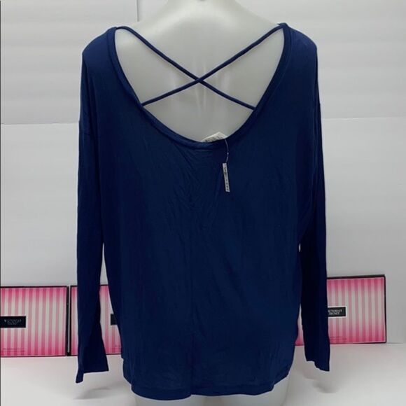 NWT VICTORIA SECRET LONG SLEEVE (run big - Picture 1 of 3